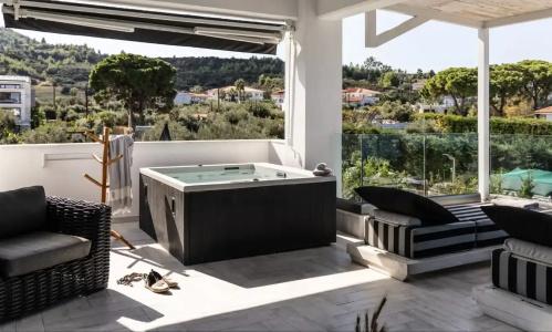 Blue Carpet Luxury Suites - 108