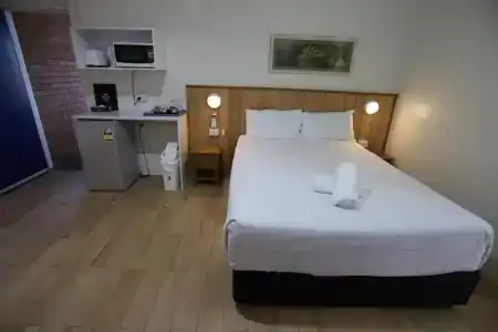 Reign Inn - 112
