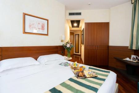 Mirage Sure Hotel Collection by Best Western - 4