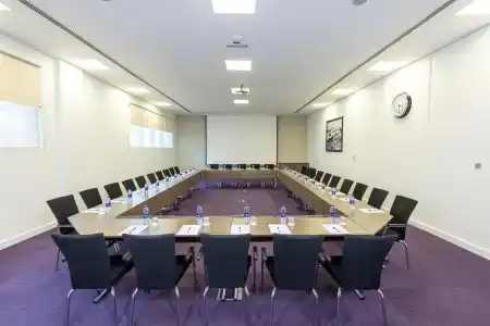 Premier Inn Abu Dhabi International Airport - 20