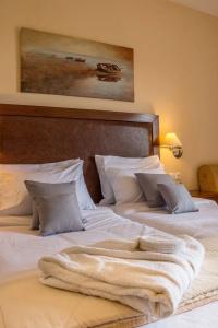 Apollo Resort Art - 38