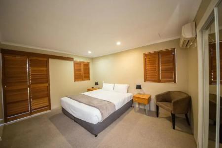 Cosmopolitan & Serviced Apartments - 79