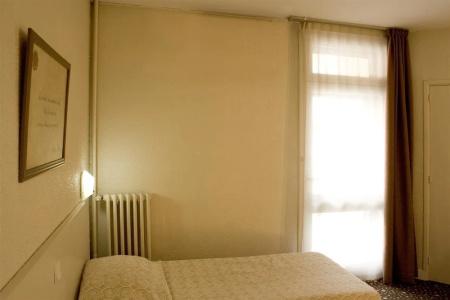Ours Blanc - Place Victor Hugo - 41