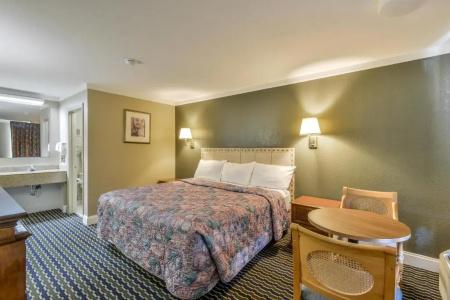 Wake Inn - 24