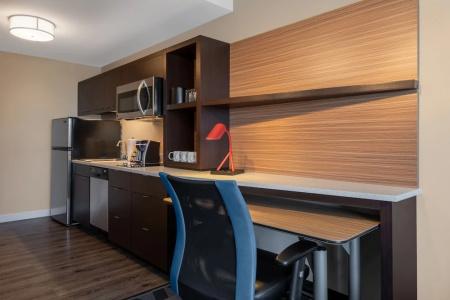 TownePlace Suites by Marriott Indianapolis Airport - 5