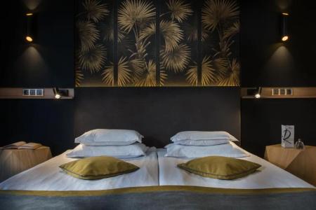 Rosslyn Thracia Sofia - 82