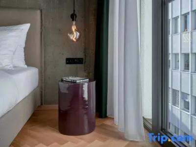 Gekko House Frankfurt, a Tribute Portfolio - 61