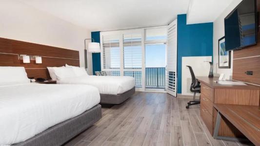 Holiday Inn Express & Suites Beach Beachfront by IHG - 140