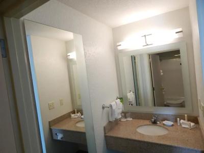 SpringHill Suites Portland Airport - 24