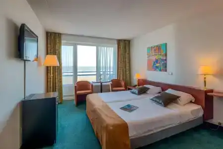 Prominent Inn - 1