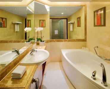 Radisson Blu Shanghai New World - 16
