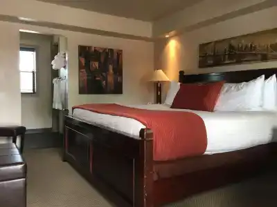 Rodeway Inn & Suites Downtowner-Rte 66 - 5