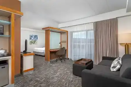 SpringHill Suites by Marriott Downtown/Cameron Harbor - 40