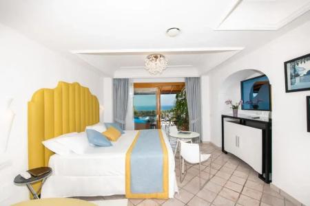 Eden Roc Suites - 319