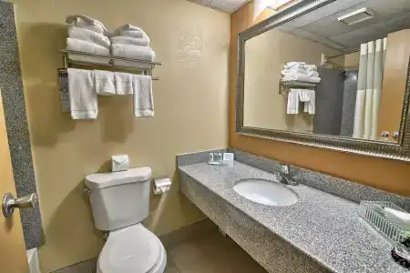 Quality Inn - 8