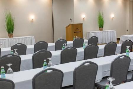 Rogue Regency Inn & Suites - 16