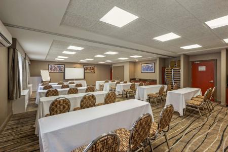 Best Western Plus Inn & Suites - 27