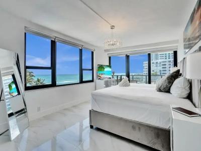 The Alexander All Suites - 708