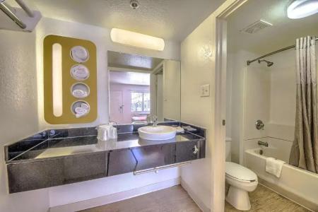 6 San Antonio, Tx Six Flags Fiesta Tx - La Cantera Area - 27