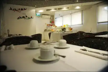 Best Western Regency Suites - 18
