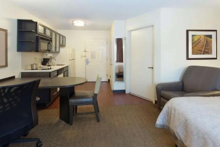 Sonesta Simply Suites Charlotte University - 43