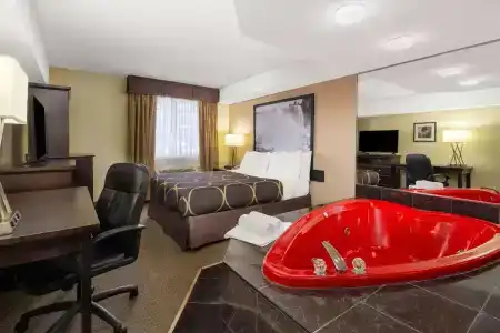 Super 8 by Wyndham by the Falls - 34