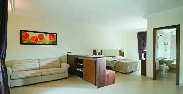 Suites & Residence - 102