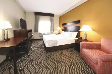 La Quinta Inn by Wyndham near Cedar Point - 33