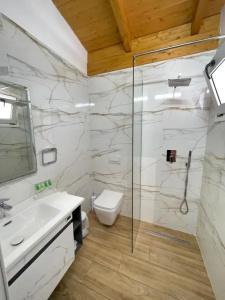 Rias Penthouse Suites - 137