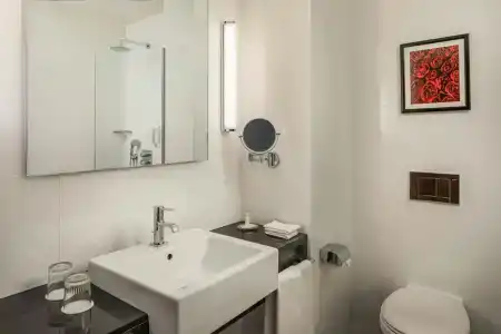 Courtyard by Marriott Budapest City Center - 9