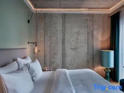 Gekko House Frankfurt, a Tribute Portfolio - 62