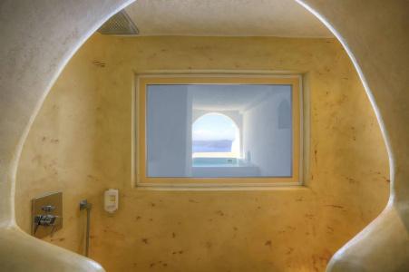 Abyssanto Suites and Spa - 8