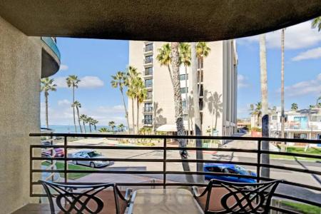 Pacific Terrace - 70