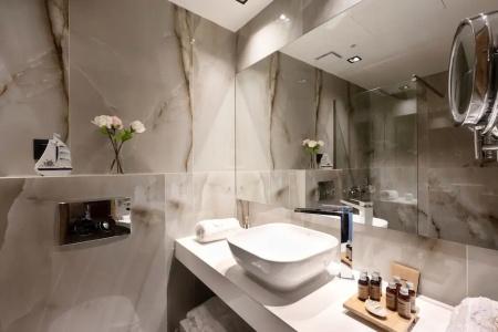 Emily's Luxury Suites - 77