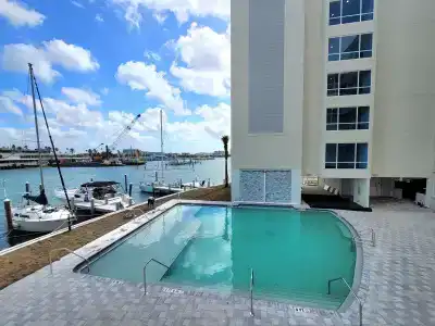 Sea Captain on the Bay - 22