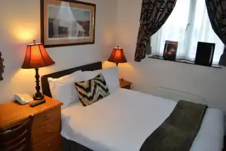 Brookside & Restaurant - 23