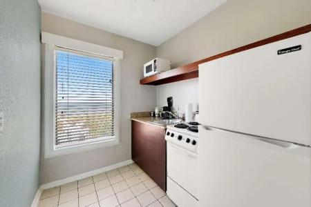 Best Western Plus Holiday Sands Inn & Suites - 48