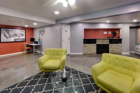 Super 8 by Wyndham Pearl District Downtown - 7