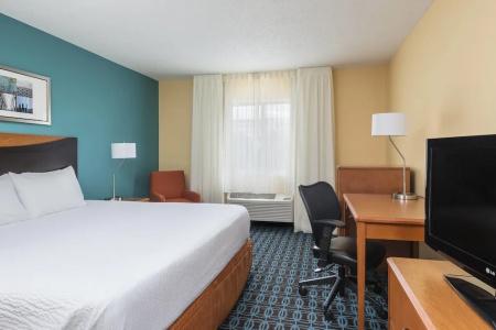 Fairfield Inn & Suites - 16