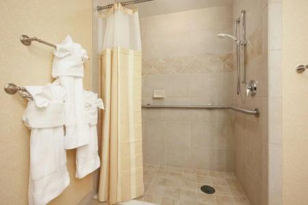 Hilton North Hills - 36
