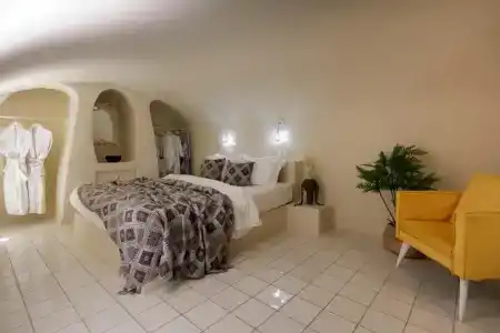 Luna Santorini Suites - 58