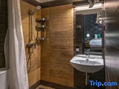 Andrassy Thai - 25