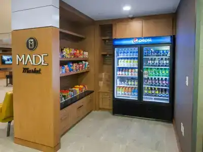 DoubleTree by Hilton New York - 12