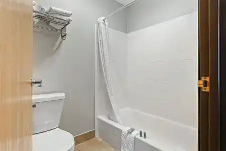 Best Western Ambassador Inn & Suites - 98