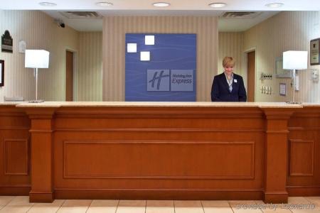 Holiday Inn Express & Suites-Summit Township, an IHG - 12
