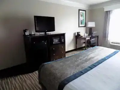 Best Western West - 38