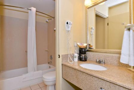 Quality Inn & Suites Vancouver - 8