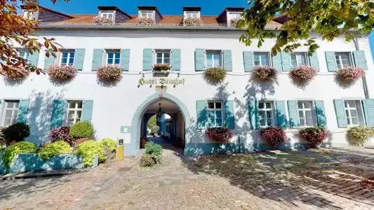 Domhof - 0