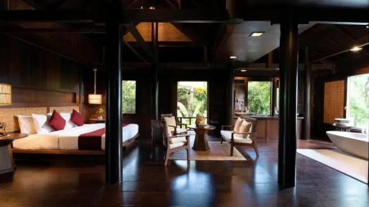 Mane Boutique & Spa - 154