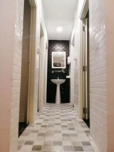 White House Hostel - 21